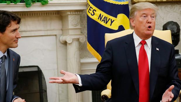 Los comentarios de Trump se produjeron mientras se le mostraba una diapositiva informativa sobre la continuada reducción de las armas nucleares