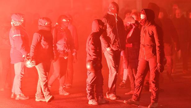 Antifascistas en una protesta contra un acto electoral del partido de extrema derecha CasaPound en Italia