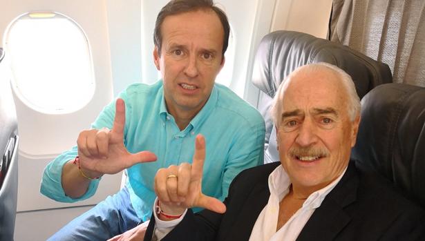 Quiroga (izquierda) y Pastrana, en la imagen con que el expresidente colombiano anunció la deportación