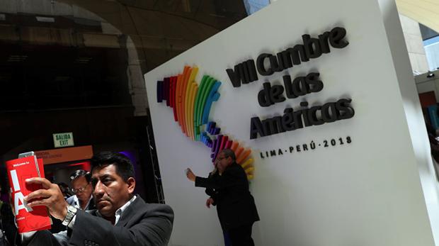 Asistentes a la VIII Cumbre de las Américas, celebrada en la capital peruana