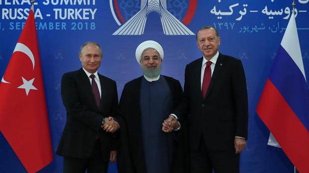 Los mandatarios de Rusia, Irán y Turquía, durante su reunión en Teherán para hablar sobre Siria