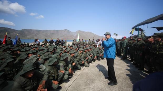 Maduro supervisa ejercicios militares en la Base Naval de Turiamo y pide a los militares cuidar la unión y lealtad la Fuerza Armada Nacional en los próximos días