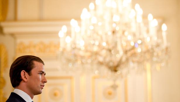 El canciller austriaco, Sebastian Kurz, ofrece declaraciones a los medios en la Cancillería Federal de Viena (Austria)