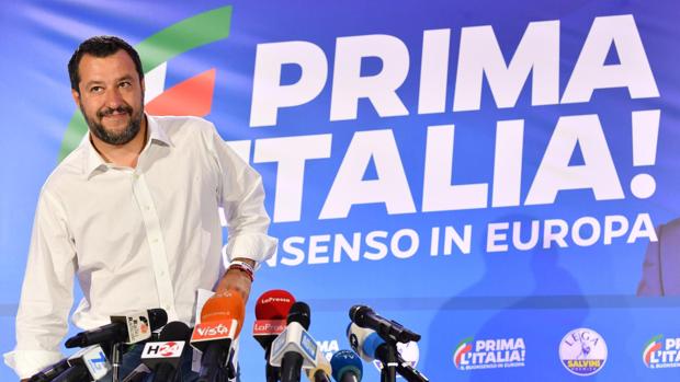 El vicepresidente italiano y ministro del Interior, Matteo Salvini, ofrece una rueda de prensa en la sede de la Liga
