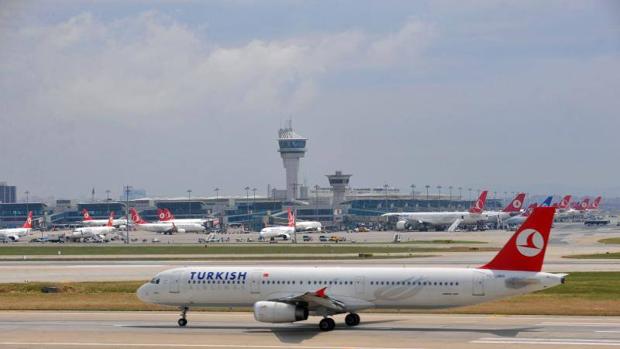 Imagen de un avión de Turkish Airlines en Estambul