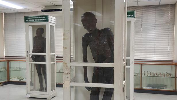 La momia del asesino en serie Si Uey Sae-Ung se conserva en un museo de Bangkok.