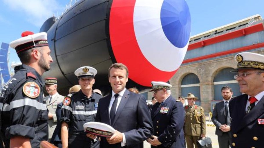 Macron presenta el nuevo submarino nuclear, eje del «poderío militar francés»