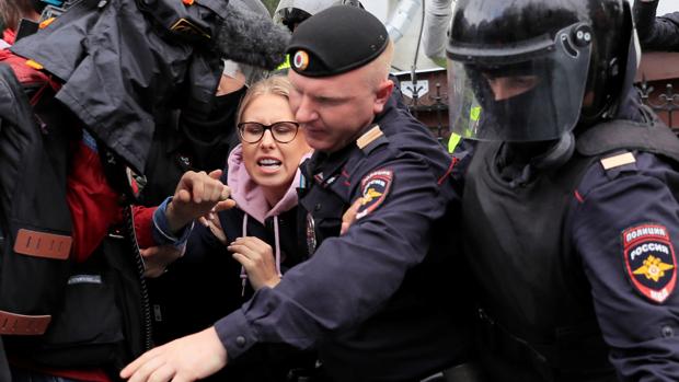 La Policía rusa detiene a la destacada activista opositora Lyubov Sobol