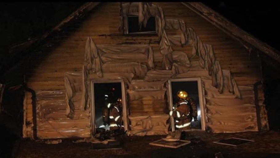 Un bombero pierde a sus tres hijos en el incendio de la guardería de Pensilvania