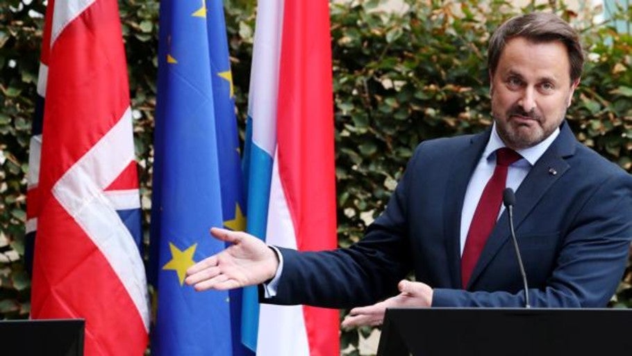 Los diarios británicos lamentan la «humillación» y «emboscada» que sufrió Johnson en Luxemburgo