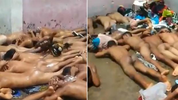 Un grupo de presos desnudos en el patio del Centro de Coordinación Policial de Anaco, en Venezuela