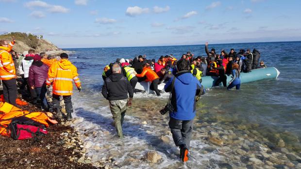 El Gobierno griego decide trasladar a 4.000 refugiados de las islas a otras regiones