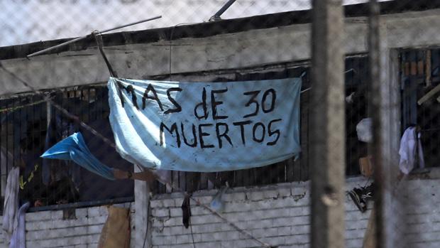 Mueren 23 presos en una cárcel de Colombia durante una protesta por su temor a la pandemia