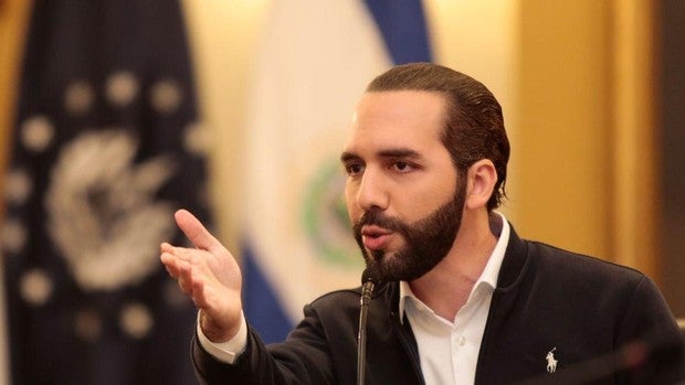 El presidente salvadoreño acusa a Trump de convertir EE.UU. en el próximo «epicentro mundial» de Covid-19