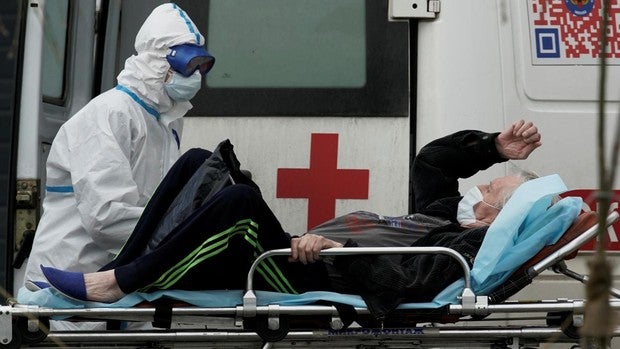 Moscú moviliza a estudiantes de medicina contra el coronavirus