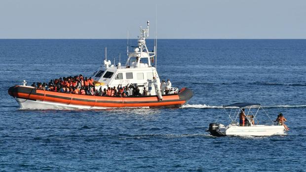 Mueren 45 migrantes en el mayor naufragio del año en Libia