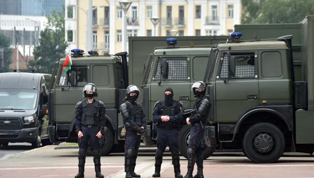 Rusia prepara un contingente de policías para Bielorrusia, en apoyo de Lukashenko