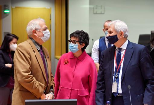 Minister González Laya speaks with High Representative Josep Borrell in Brussels
