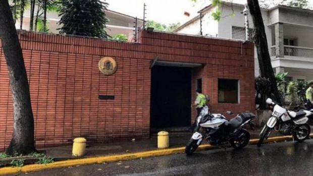 Exterior de la Embajada de España en Caracas