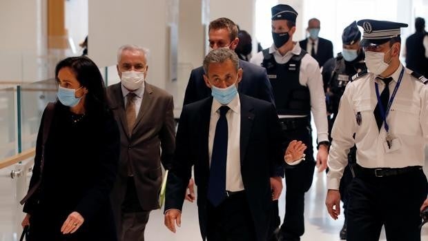Sarkozy, condenado a un año de prisión firme y otros dos con remisión de pena