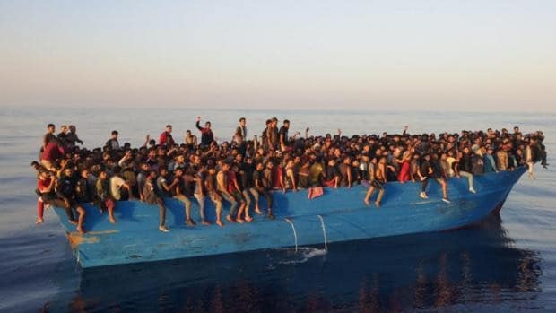 Ola de desembarcos en Lampedusa: solo en una barca llegan 539 inmigrantes