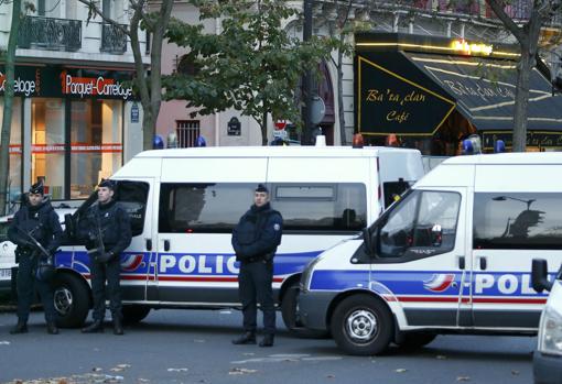 The Police in the vicinity of the Bataclan room, one of those affected by the terrorist attacks in Paris