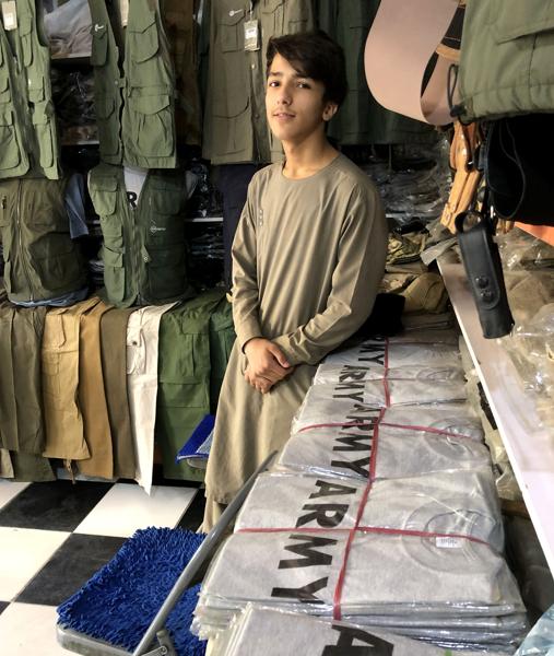 T-shirts with the word Army at the & # 039; Bush Market & # 039;