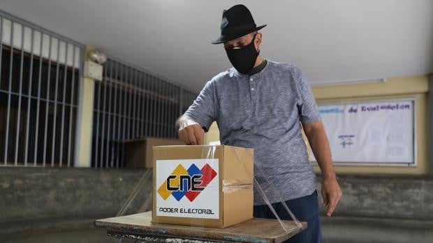 El CNE de Venezuela pide a Borrell que rectifique sus «expresiones injerencistas» que afectan a la misión