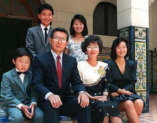 Alberto Fujimori y Susana Higuchi, con sus hijos en 1990