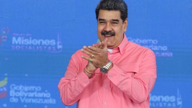El ente electoral venezolano sorprende al poner en marcha el proceso para revocar a Maduro