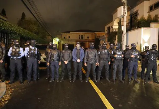Fuerzas de seguridad rodean residencia de expresidente hondureño Hernández