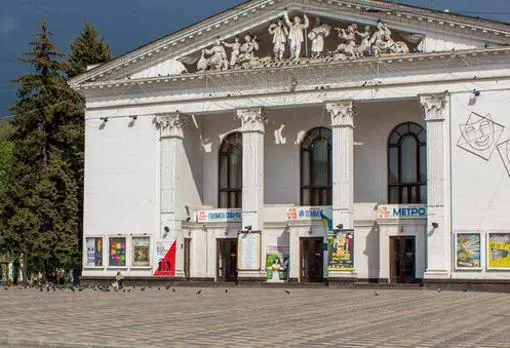 Imagen del teatro de Mariúpol, antes del ataque