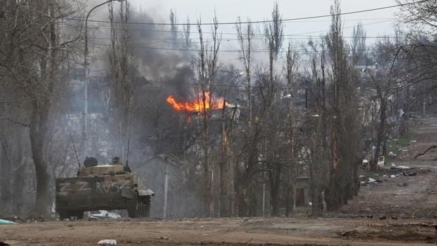 EE.UU., Reino Unido y Ucrania investigan un posible ataque con fósforo blanco en Mariúpol