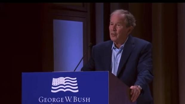 Lapsus histórico de George W. Bush: «La invasión de Irak es brutal e injustificada... Quiero decir de Ucrania»