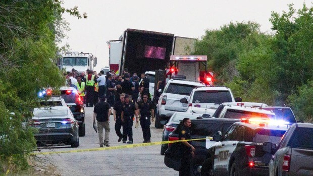 Encuentran al menos 50 inmigrantes muertos en un camión abandonado en Texas