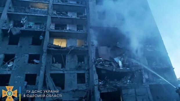 Al menos 18 muertos, entre ellos dos niños, y 31 heridos tras un ataque con misiles ruso a un edificio residencial en Odesa