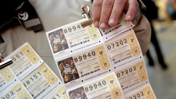 Cada billete de Lotería de Navidad, como los de la imagen, consta de diez décimos