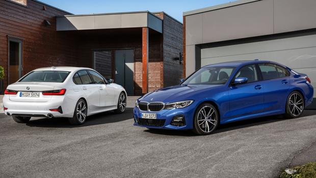 Serie 3 320d de 190CV (izquierda, en blanco)y 330i de 258CV (derecha, en azul)