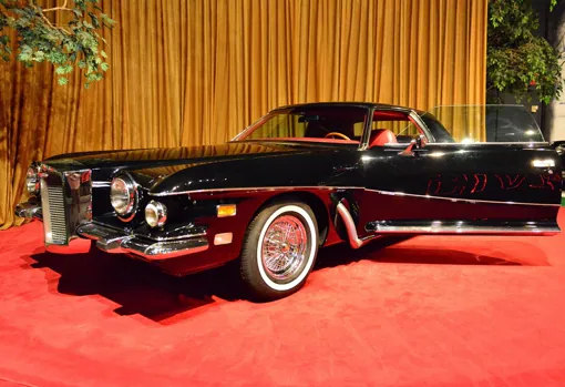 Elvis's eccentric personality was a perfect fit for the Stutz Blackhawk