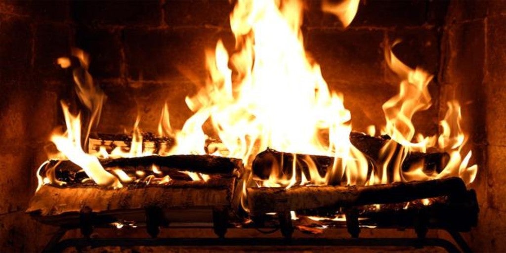 Una chimenea dentro de la tele, la moda de estas Navidades