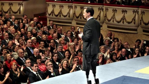 El ingeniero mecánico y biofísico estadounidense Hugh Herr tras recoger el Premio de Investigación Científica y Técnica 2016, durante la ceremonia de entrega de los Premios Princesa de Asturias