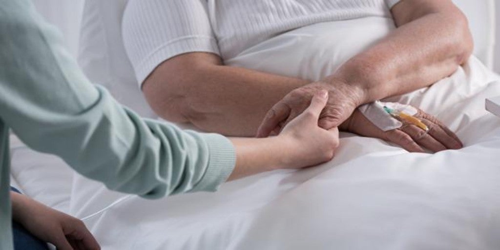 La carta de una enfermera de paliativos y ahora enferma de cáncer: «Paliar, no matar»