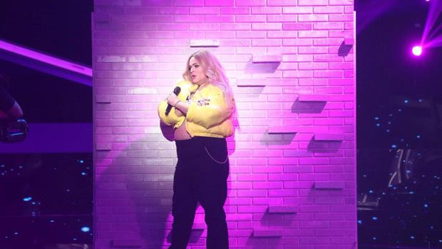 Brays Efe durante su actuación en «Tu cara me suena»