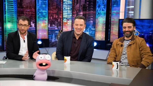 Ben Affleck y Oscar Isaac, junto a Pablo Motos en «El hormiguero»