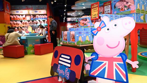 Peppa Pig no solo triunfa por el mundo en televisión. En la imagen, una tienda de Pekín dedicada al personaje