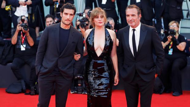 Louis Garrel, Emmanuelle Seigner y Jean Dujardin en la Mostra de Venecia