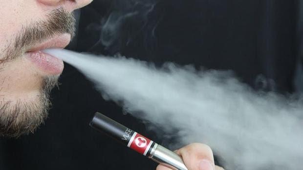 Vapear es mucho menos tóxico que fumar