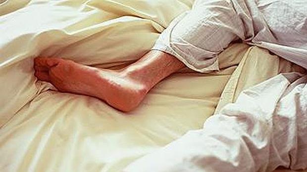 De las en la piernas ardor cama sensación en