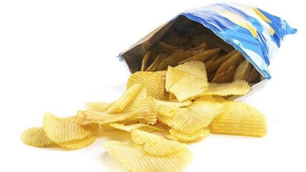 El aporte energético medio de las patatas fritas es de 522 Kcal/100g