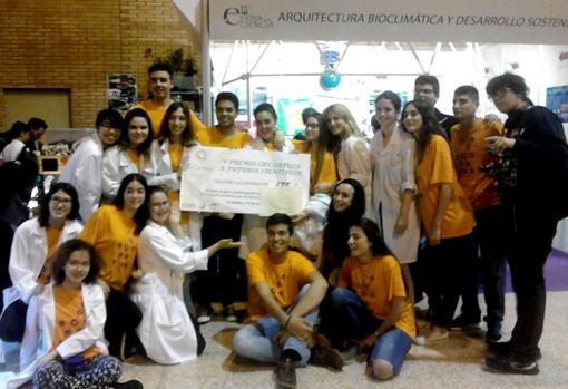 Algunos de los alumnos participantes en el proyecto sobre la acuaponía